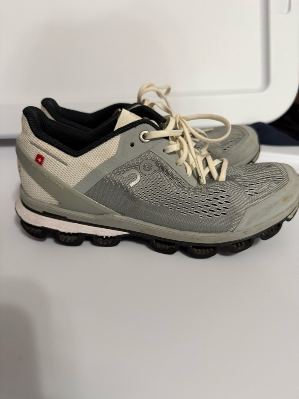 ON CLOUD Cloudsurfer Women's Running Shoes Sneakers Size 6.5 Gray